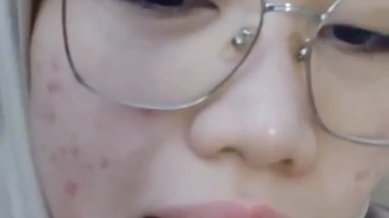 Bokep Jilbab – VCS Neng Hijab Cakep Manies Kacamata Remas Uting Ahh