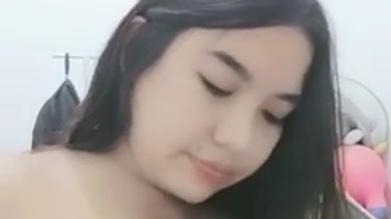 Bokep Indo Ghia Tobrut Susunya Gede Gan!