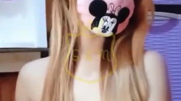 Andini Lepas Bra Show Toket Mungil