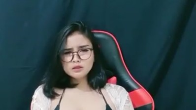 Bokep Indo Kigkin Bling2 Cantik Tobrut Tanpa Topeng