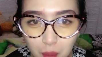 Bokep Indo Mama Muda Berkacamata Remas Toket Mengkal Bling2