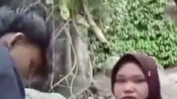 Bokep Premium Indo Pasangan Sejoli Ngentot Di Hutan