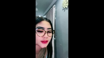 Toket Sandra Makin Gede Aja Busana Transparan Menggoda Hot
