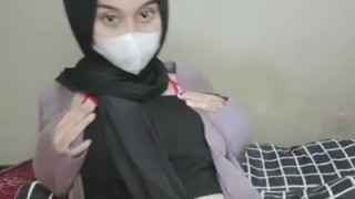 Puput Jilbab Hitam Live Nakal Pamer Daleman